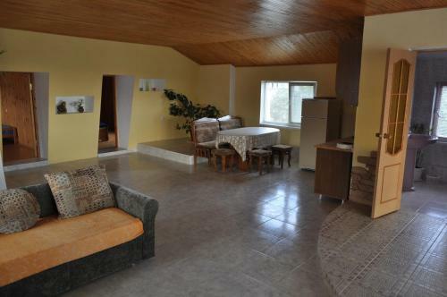 Hostal Na Uralskoy Guest House