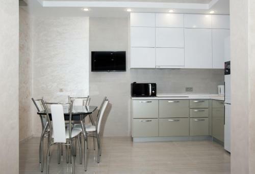 Riviera Apart