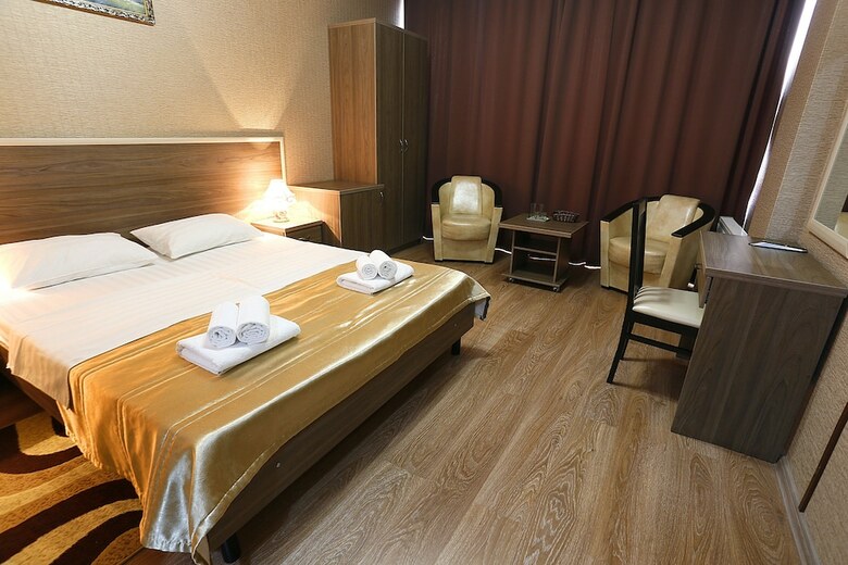 Hotel Ritsa Hall
