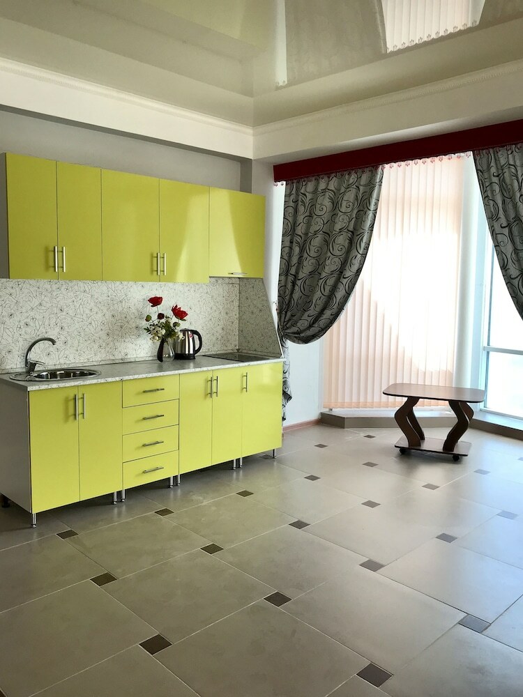Hostal Kavkaz Hotel