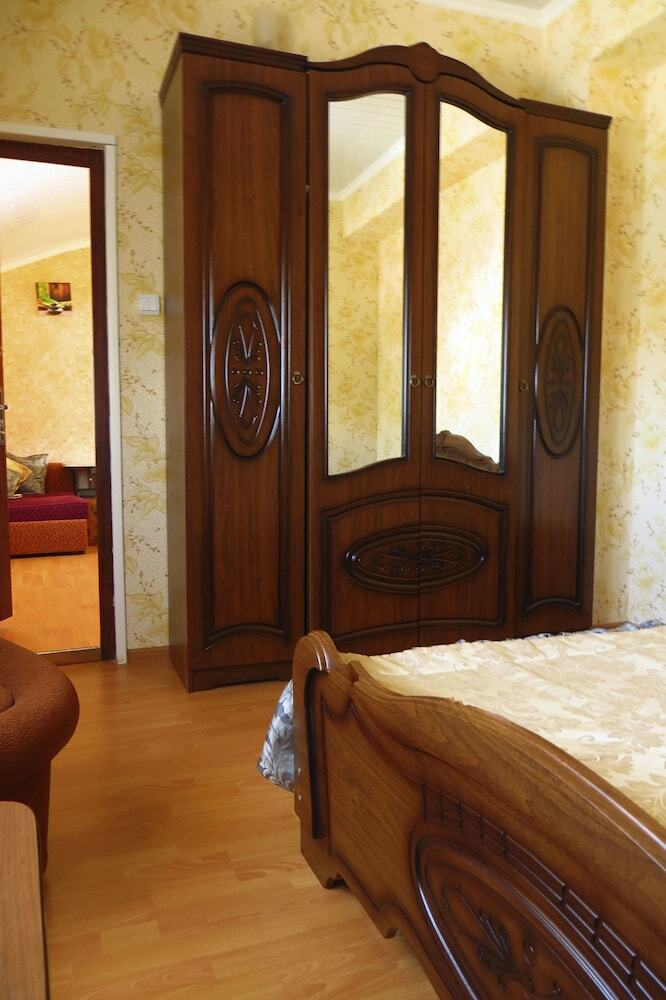 Hostal Kavkaz Hotel