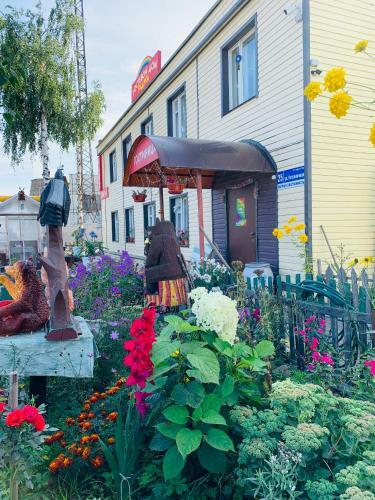 Hostal Raduga Guest House