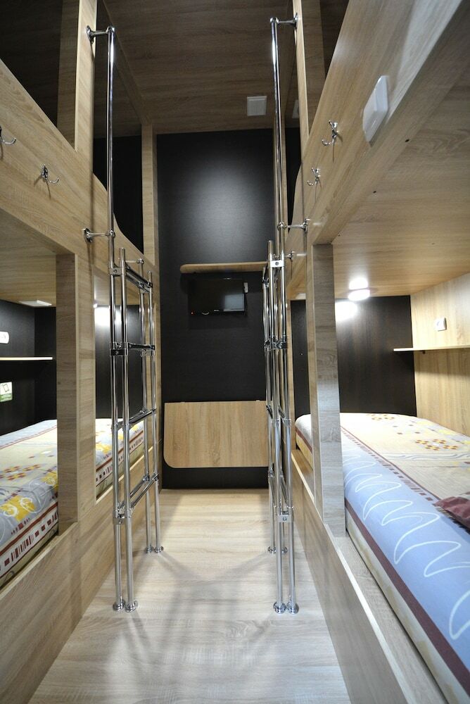 Aloha Capsule Hotel