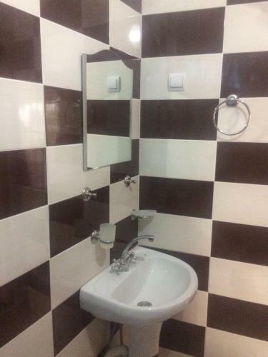 Hostal Azalia Guest House