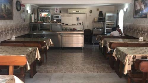 Hostal Azalia Guest House