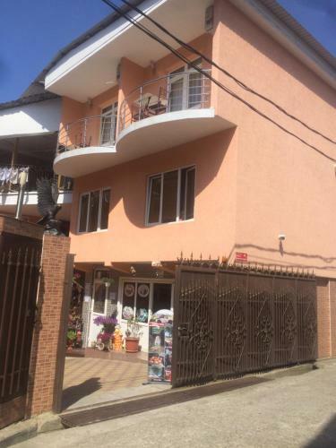 Hostal Azalia Guest House