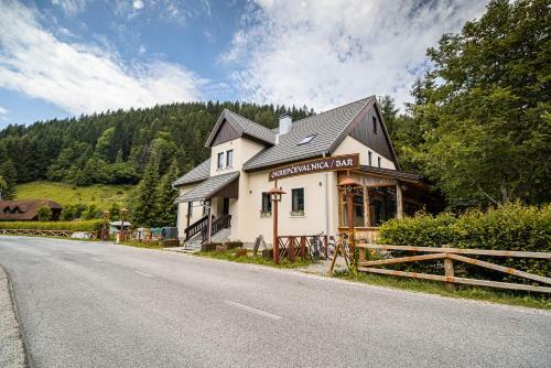 Albergue Cvet Gora - Camping, Glamping And Accomodations
