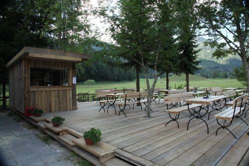 Albergue Cvet Gora - Camping, Glamping And Accomodations