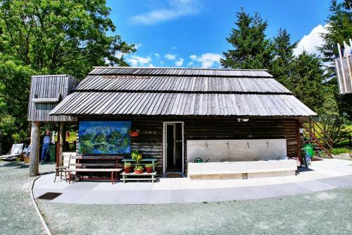 Albergue Cvet Gora - Camping, Glamping And Accomodations