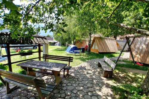 Albergue Cvet Gora - Camping, Glamping And Accomodations