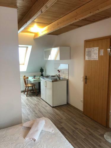 Hostal Encijan Apartments