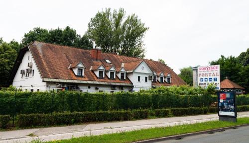 Hostel Momo