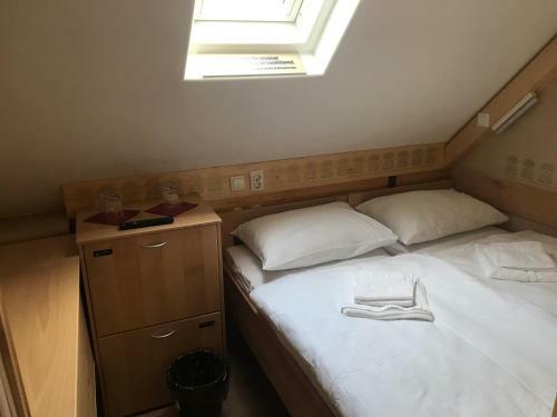 Bed & Breakfast De?ela Okusov