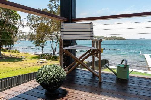 Lake Front Home Arcadia Vale // 6 Bdr // Pool, Spa & Jetty