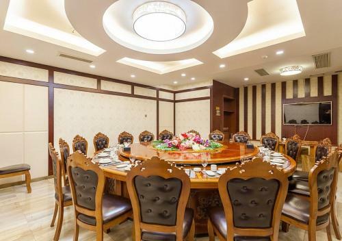Fuqing Golden Eagle Days Hotel