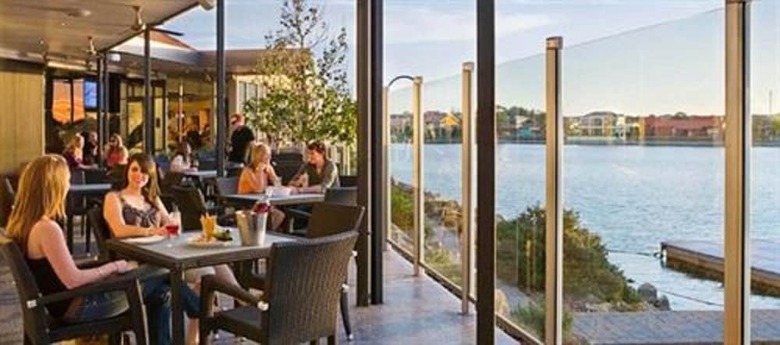 Hotel The Lakes Resort
