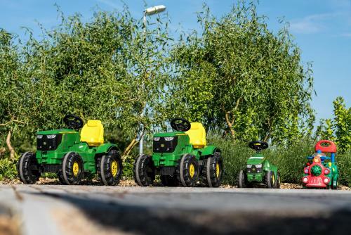 Hotel Na Farm? Cho?ovice