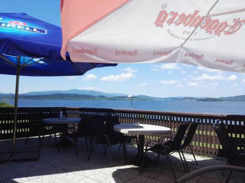 Hotel Jest?�b�