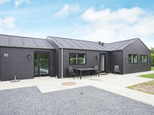 Three-bedroom Holiday Home In Tarm 12
