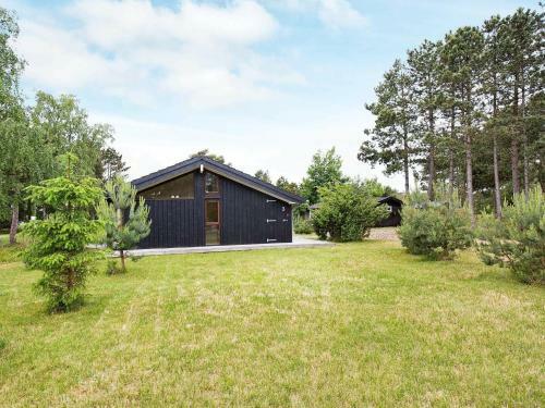 Three-bedroom Holiday Home In R�rvig 1