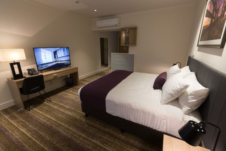Porter's Plainland Hotel