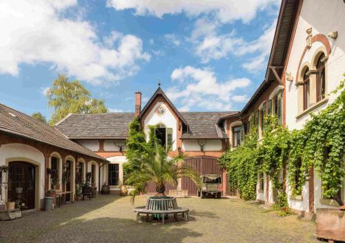 Hostal Heinrichs Winery Bed & Breakfast