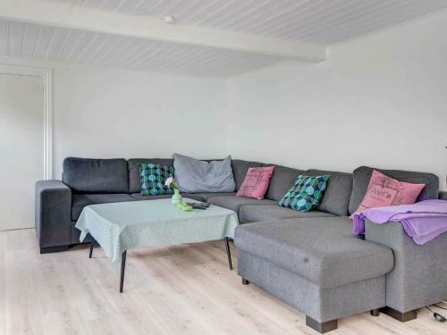 Three-bedroom Holiday Home In Aakirkeby 9
