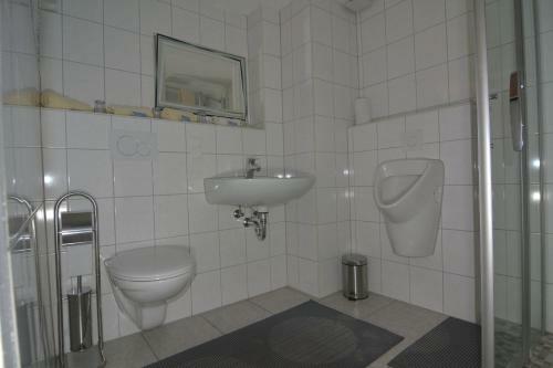 Hostal Traditionsgasthof Zum Luedertal