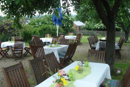 Hostal Traditionsgasthof Zum Luedertal