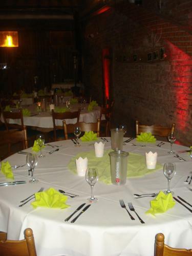 Hostal Traditionsgasthof Zum Luedertal