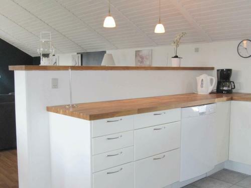 Three-bedroom Holiday Home In Stubbek�bing