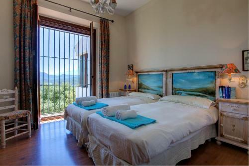 Dehesilla De Algar Villa Sleeps 8