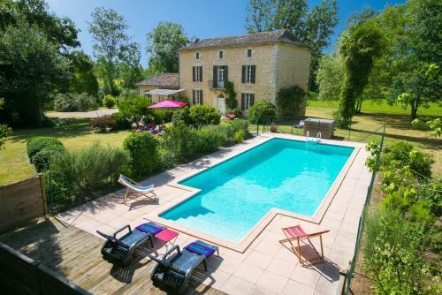 Bearnes Villa Sleeps 8 Pool Wifi