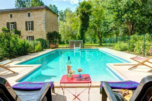 Bearnes Villa Sleeps 8 Pool Wifi
