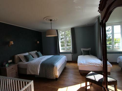 Heritage Castle In Bar-sur-seine Near River