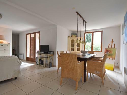 Elegant Villa In Bize-minervois With Pool