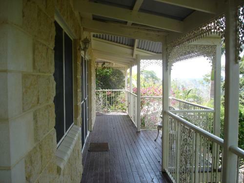 Lodge Cooroy Country Cottages