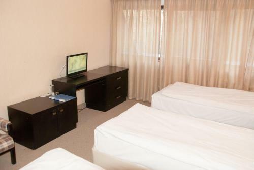 Everest Hotel