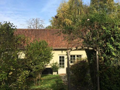 Spacious Holiday Home With Jacuzzi In Gueschart