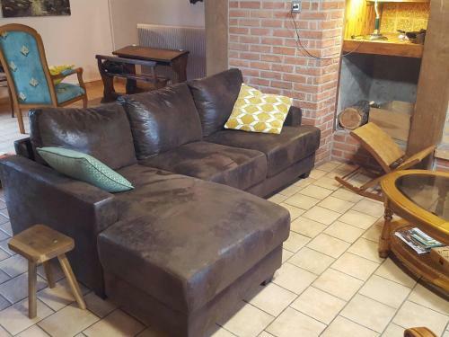 Spacious Holiday Home With Jacuzzi In Gueschart