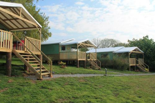 Emerald Coast Gites And Lodge