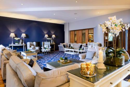 Carlton Shearwater Hotel