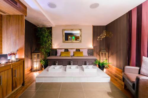 Carlton Shearwater Hotel