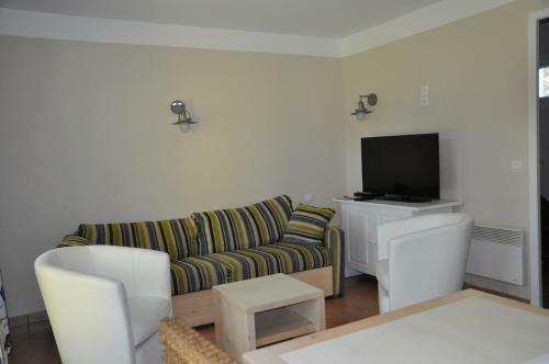 Maison Jumel�e Dans Residence Avec Piscine - 317
