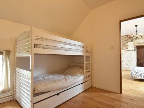 Spacious Holiday Home In Sormery With Swimming Pool