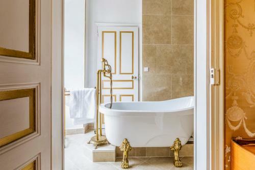 Agroturismo Trementines Chateau Sleeps 12 Pool Wifi
