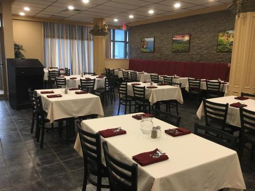 Hotel Admiral Inn & Suites