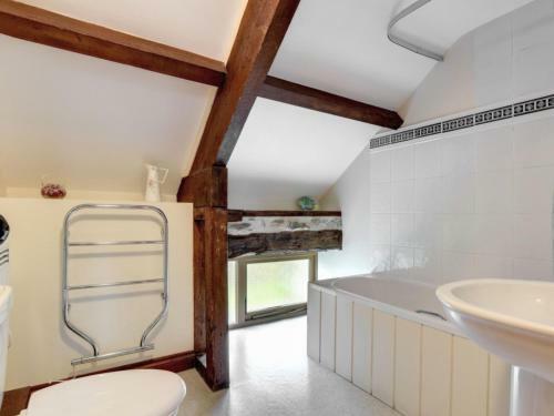 Holiday Home Bwthyn Canol