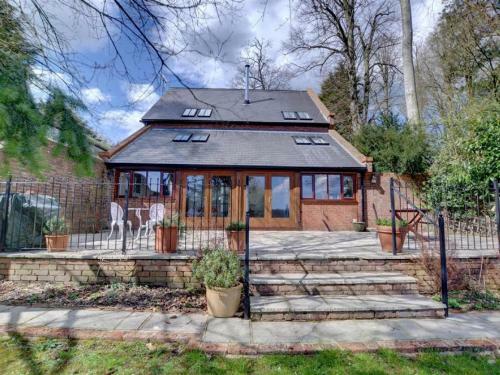 Unique Holiday Home In Hartfield Kent With Fireplace