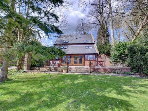 Unique Holiday Home In Hartfield Kent With Fireplace